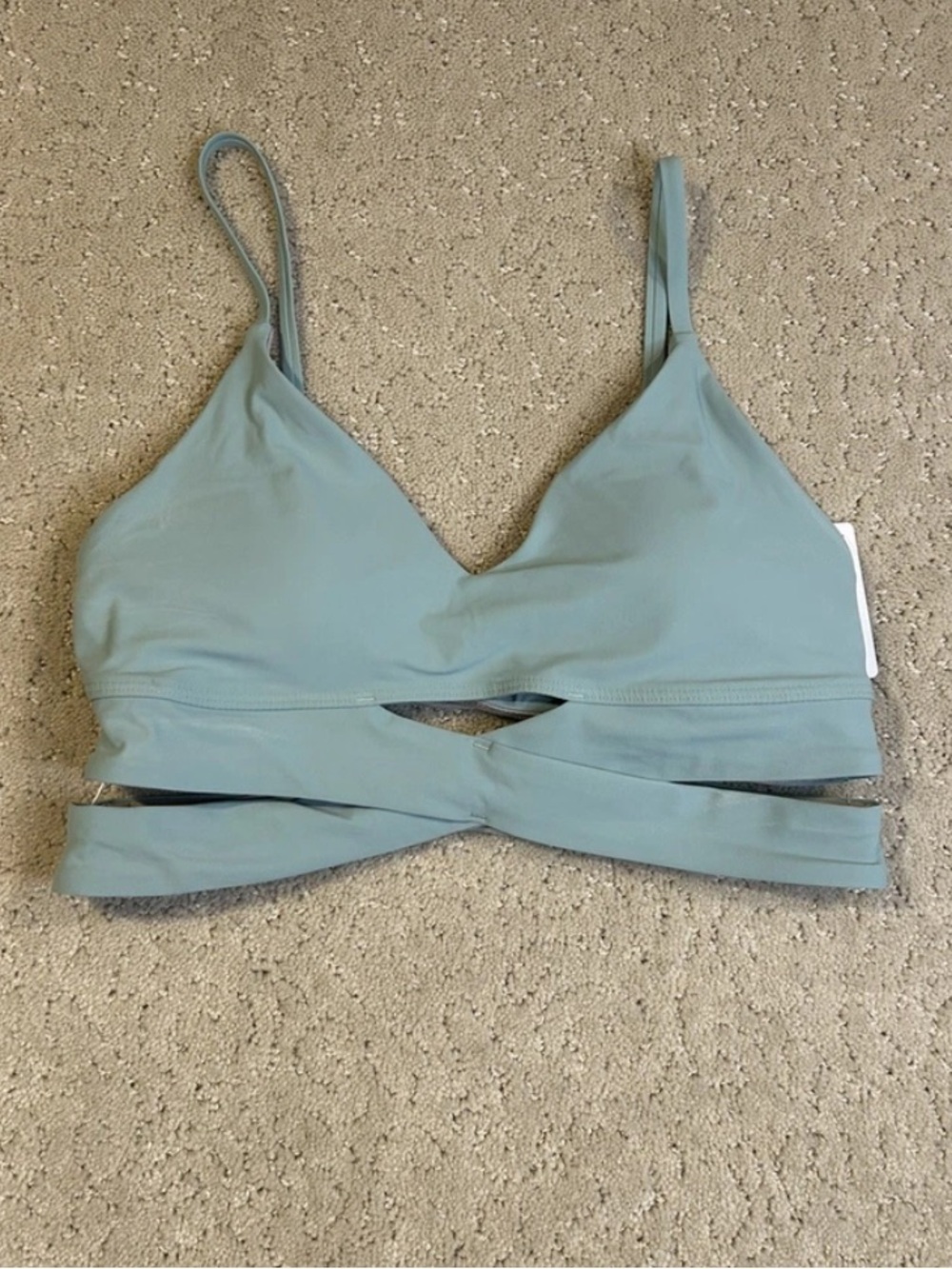 NWT Lululemon V-Neck Crossover Bra‎ in Sage Green Sz 6